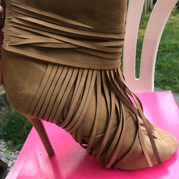 Fringe heel booties - Picture 2 of 3